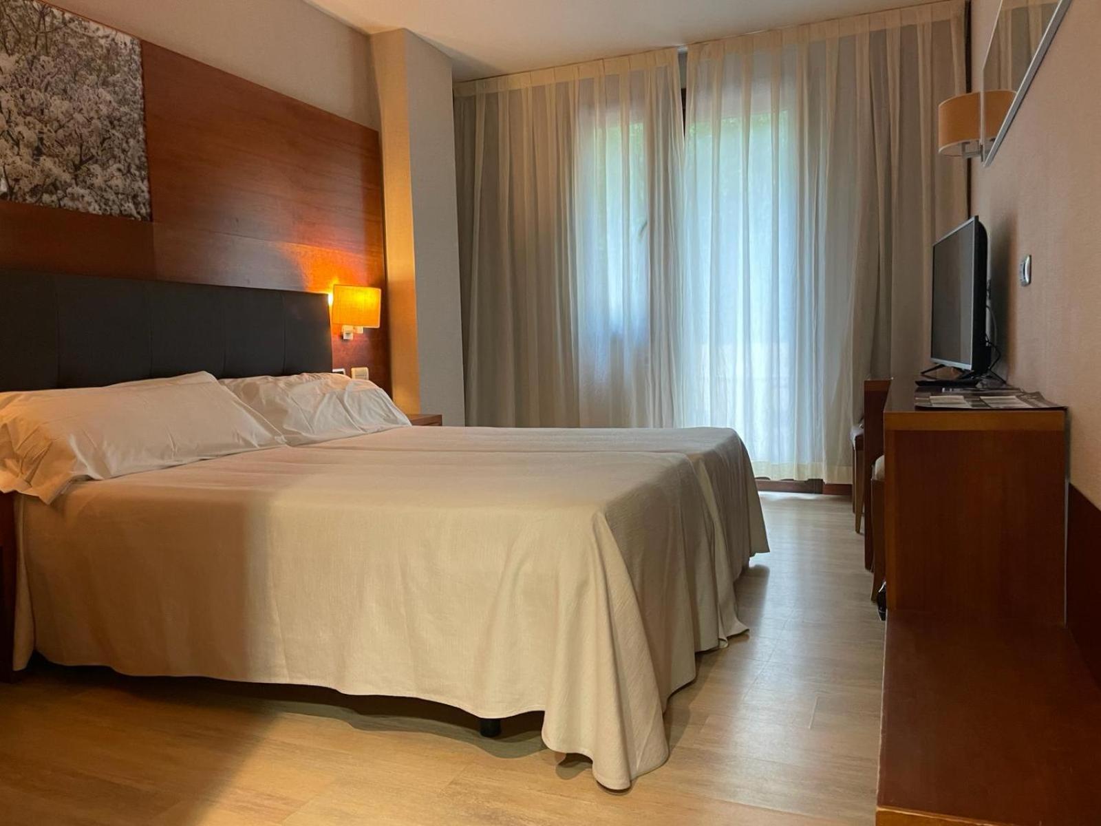 Hotel Balneario Valle Del Jerte Valdastillas Bagian luar foto