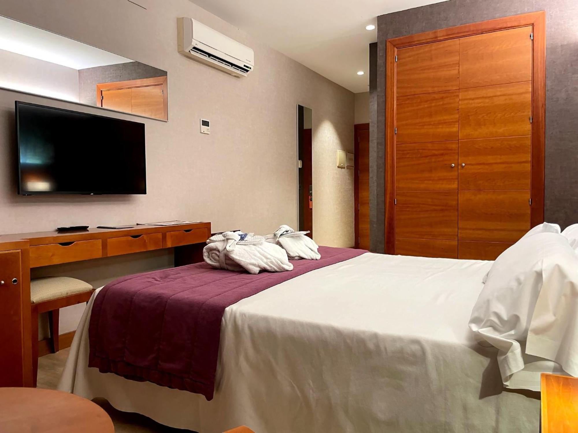 Hotel Balneario Valle Del Jerte Valdastillas Bagian luar foto