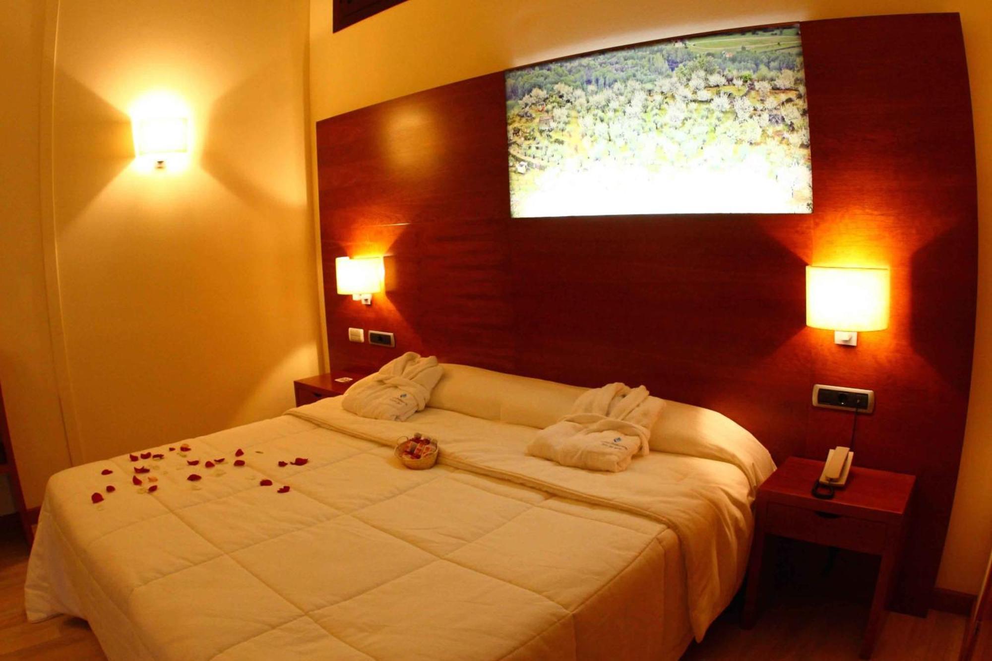 Hotel Balneario Valle Del Jerte Valdastillas Bagian luar foto